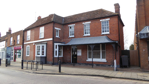 Adam Stansbury is a practicing Hypnotherapist at Theale Wellbeing Centre